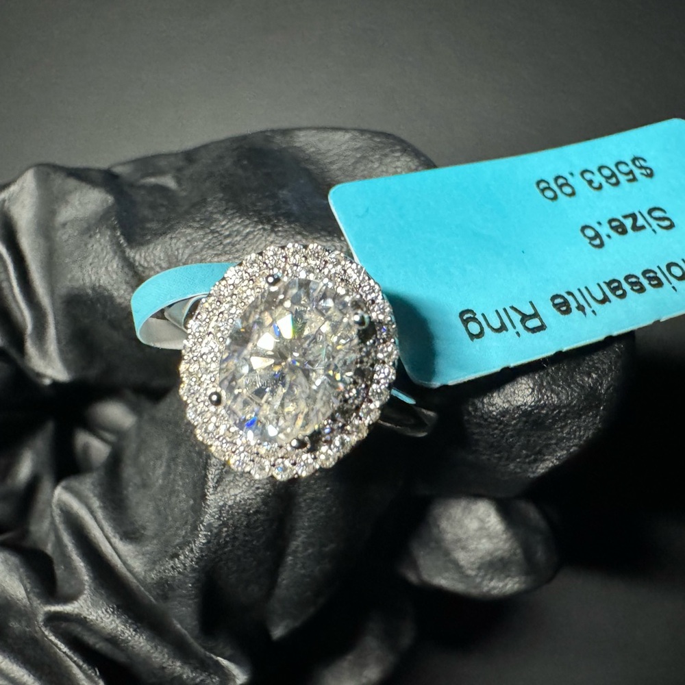 BRANDNEW. 925 Italian sterling silver Moissanite Ring. 1.55 CTW VVSD. Size 6.